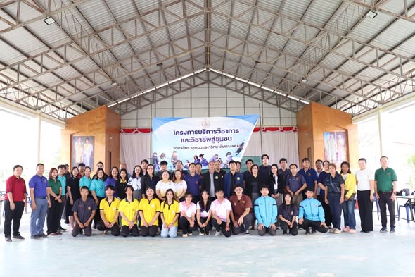 วิทยาลัยธาตุพนม รุกหนักงานบริการวิชาการ ลงพื้นที่ตำบลพระกลางทุ่ง ซ่อมบำรุงอุปกรณ์ไฟฟ้า-เครื่องยนต์-คอมพิวเตอร์ ลดภาระค่าใช้จ่ายให้ชาวบ้าน